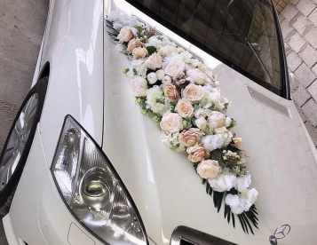 Аренда свадебных украшений на автомобиль